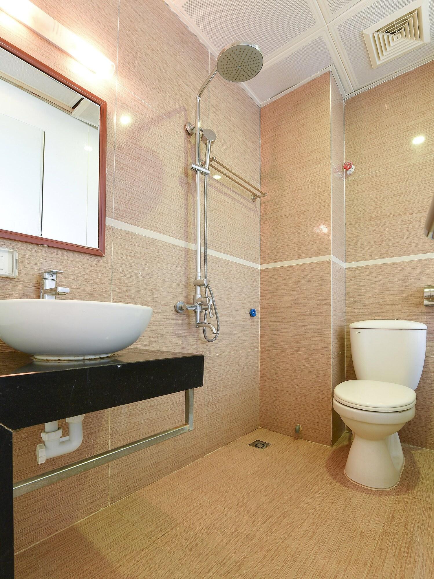 Oyo 210 Saki Hotel Ханой Экстерьер фото